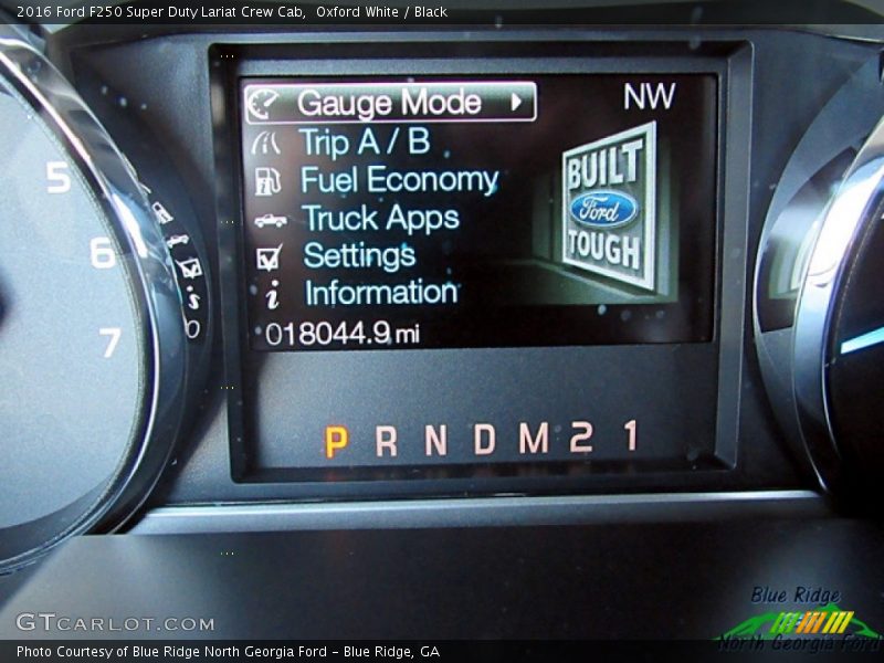 Oxford White / Black 2016 Ford F250 Super Duty Lariat Crew Cab