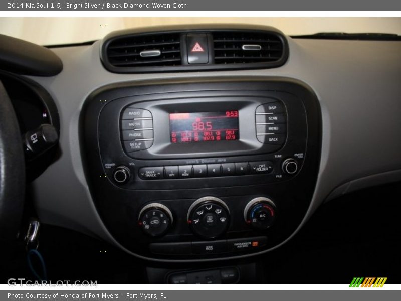 Bright Silver / Black Diamond Woven Cloth 2014 Kia Soul 1.6