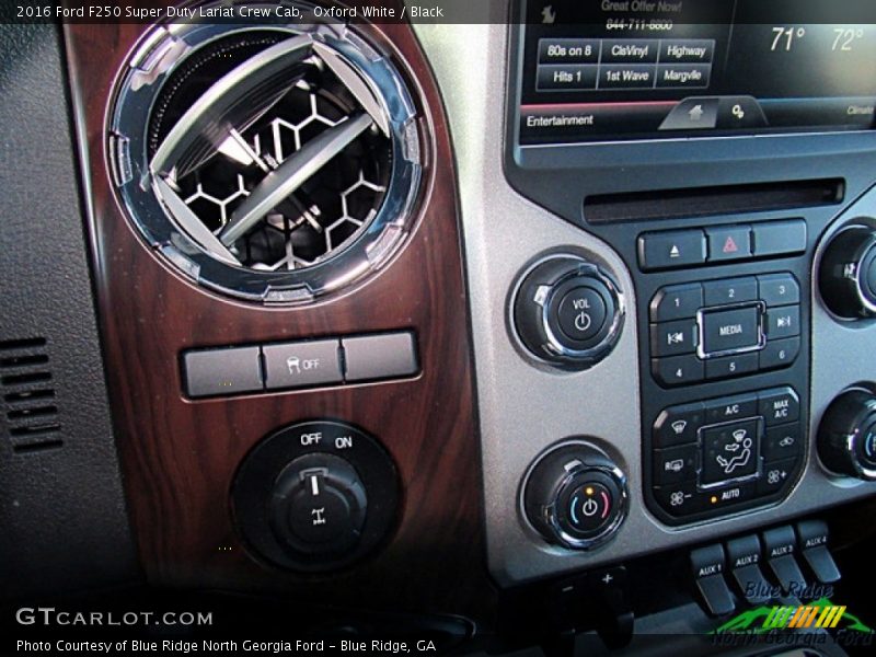 Oxford White / Black 2016 Ford F250 Super Duty Lariat Crew Cab