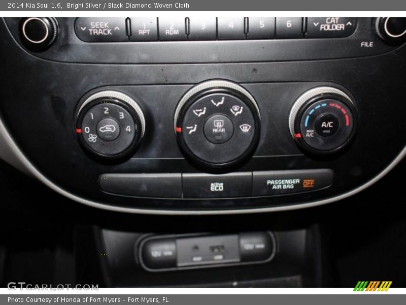 Bright Silver / Black Diamond Woven Cloth 2014 Kia Soul 1.6