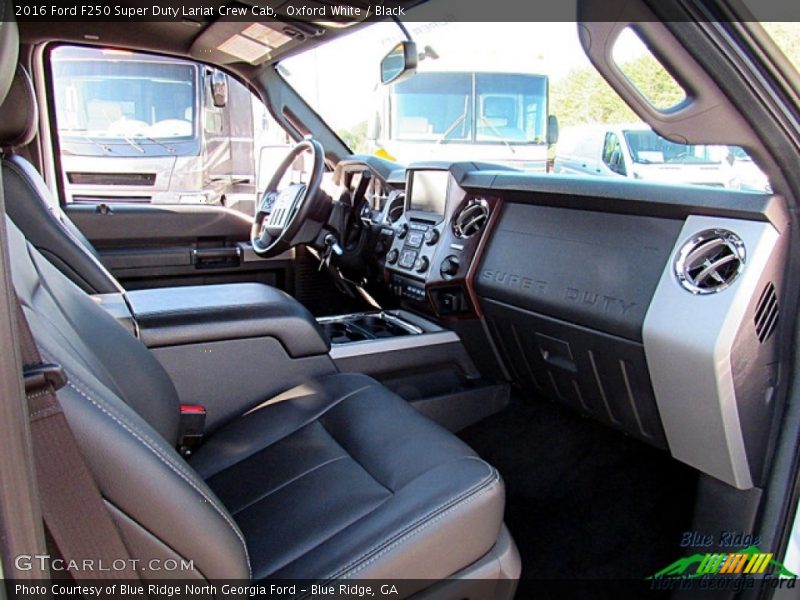 Oxford White / Black 2016 Ford F250 Super Duty Lariat Crew Cab