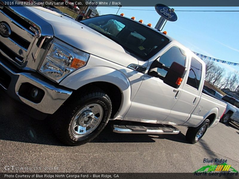 Oxford White / Black 2016 Ford F250 Super Duty Lariat Crew Cab