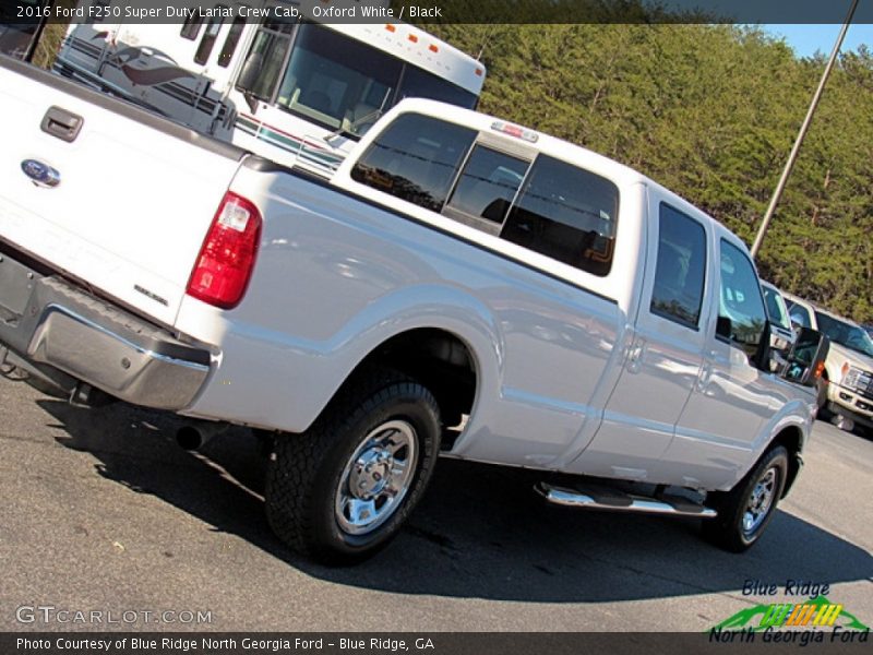 Oxford White / Black 2016 Ford F250 Super Duty Lariat Crew Cab