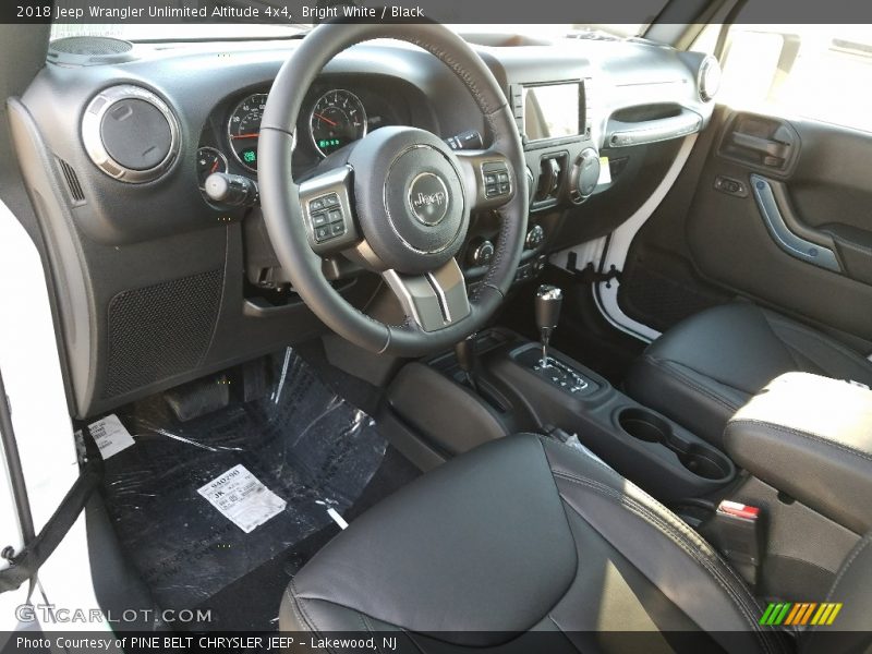 Bright White / Black 2018 Jeep Wrangler Unlimited Altitude 4x4