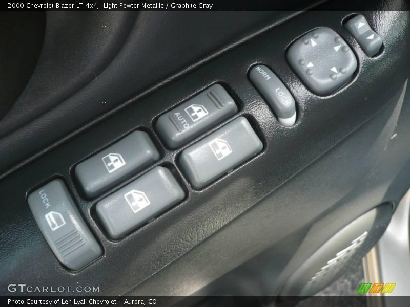 Light Pewter Metallic / Graphite Gray 2000 Chevrolet Blazer LT 4x4