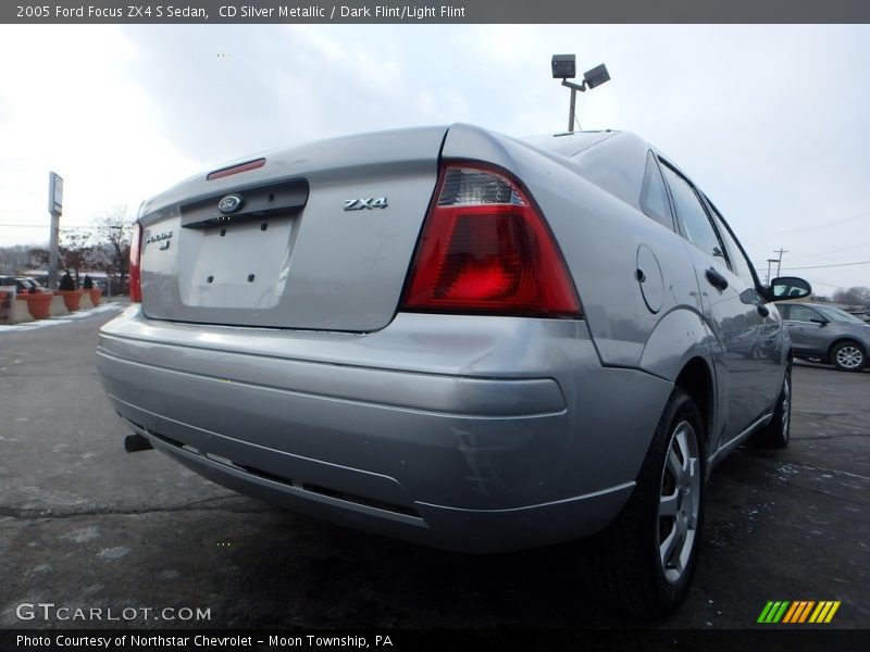 CD Silver Metallic / Dark Flint/Light Flint 2005 Ford Focus ZX4 S Sedan