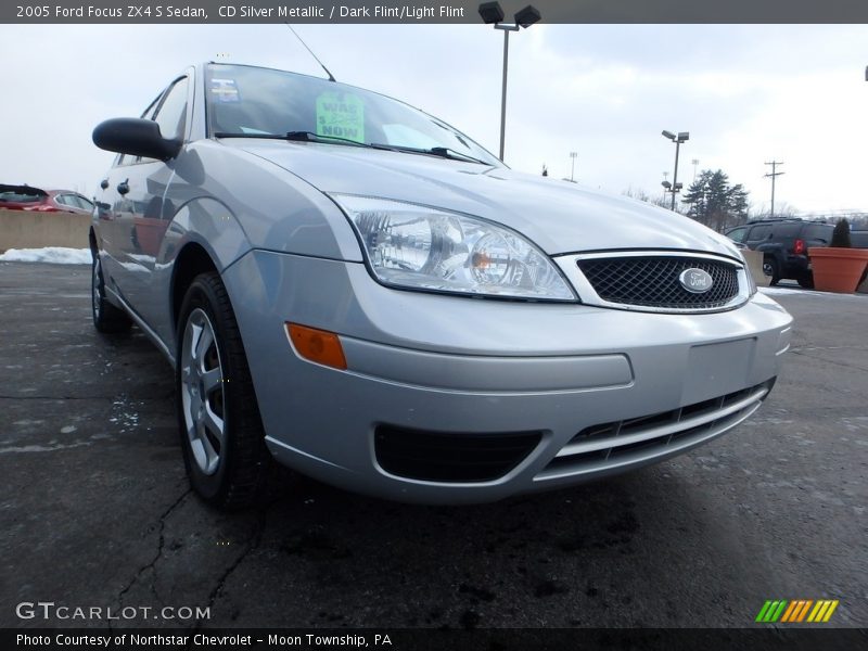 CD Silver Metallic / Dark Flint/Light Flint 2005 Ford Focus ZX4 S Sedan