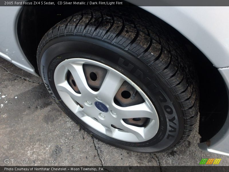 CD Silver Metallic / Dark Flint/Light Flint 2005 Ford Focus ZX4 S Sedan