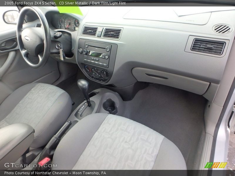 CD Silver Metallic / Dark Flint/Light Flint 2005 Ford Focus ZX4 S Sedan