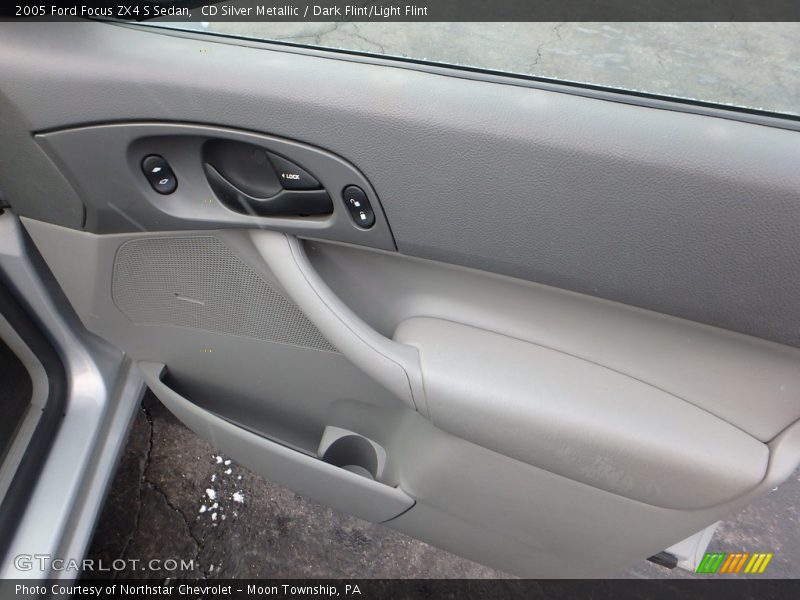 CD Silver Metallic / Dark Flint/Light Flint 2005 Ford Focus ZX4 S Sedan