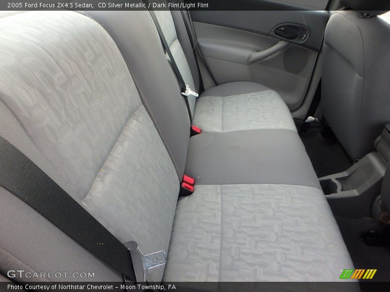 CD Silver Metallic / Dark Flint/Light Flint 2005 Ford Focus ZX4 S Sedan