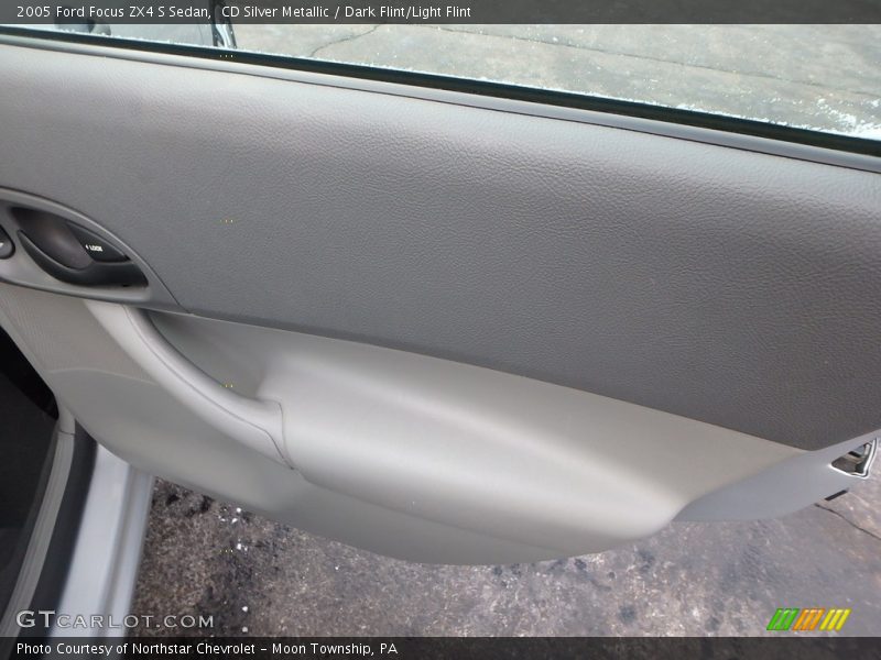 CD Silver Metallic / Dark Flint/Light Flint 2005 Ford Focus ZX4 S Sedan