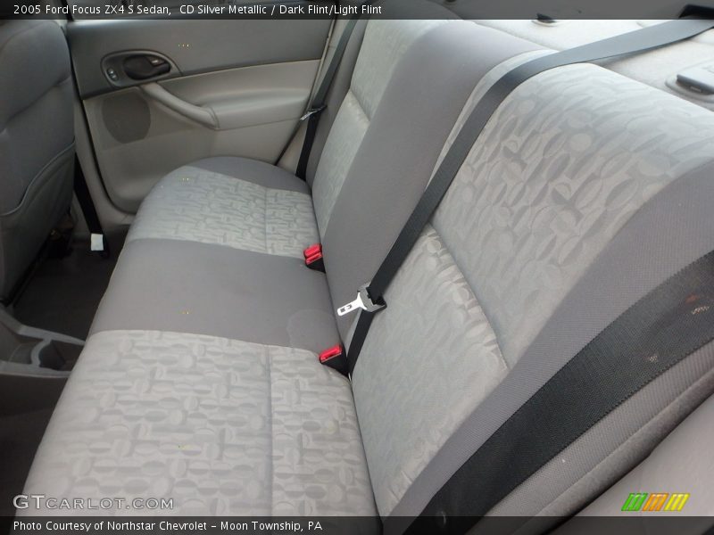 CD Silver Metallic / Dark Flint/Light Flint 2005 Ford Focus ZX4 S Sedan