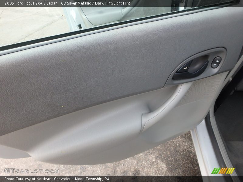 CD Silver Metallic / Dark Flint/Light Flint 2005 Ford Focus ZX4 S Sedan