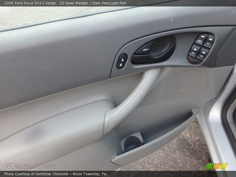 CD Silver Metallic / Dark Flint/Light Flint 2005 Ford Focus ZX4 S Sedan