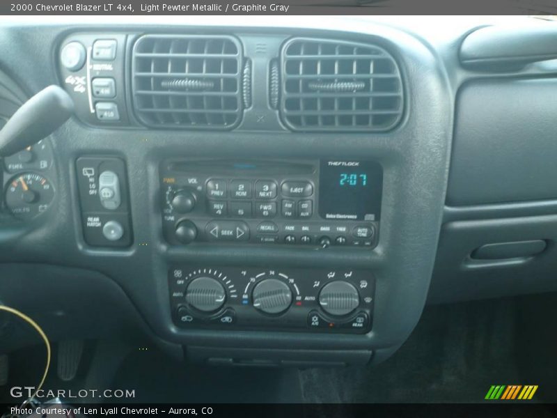Light Pewter Metallic / Graphite Gray 2000 Chevrolet Blazer LT 4x4