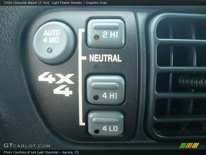 Light Pewter Metallic / Graphite Gray 2000 Chevrolet Blazer LT 4x4