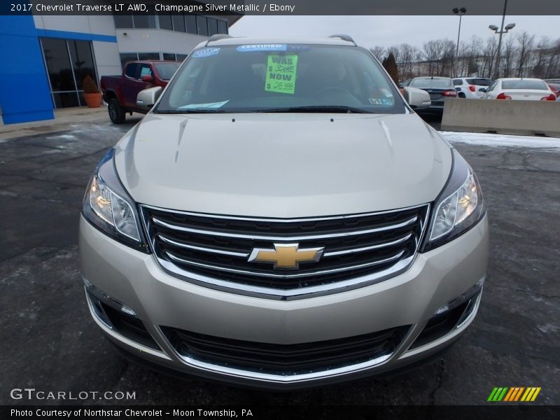 Champagne Silver Metallic / Ebony 2017 Chevrolet Traverse LT AWD