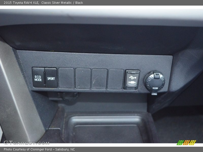 Classic Silver Metallic / Black 2015 Toyota RAV4 XLE