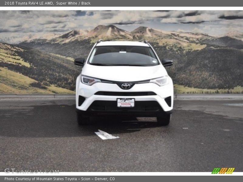 Super White / Black 2018 Toyota RAV4 LE AWD