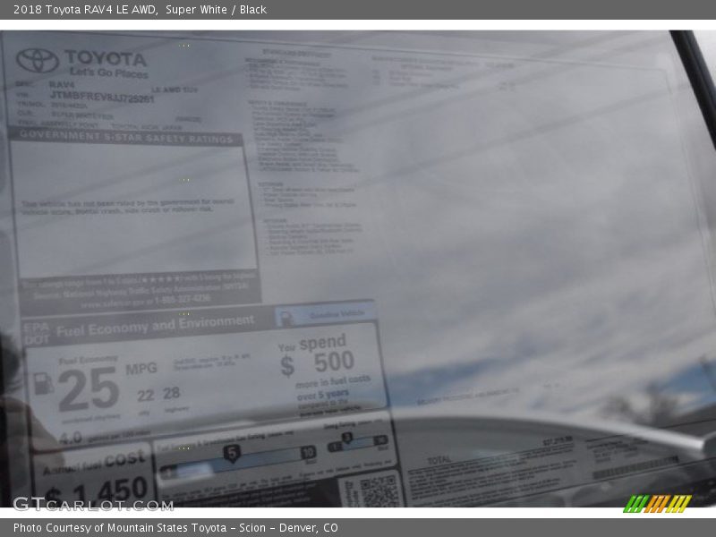 Super White / Black 2018 Toyota RAV4 LE AWD