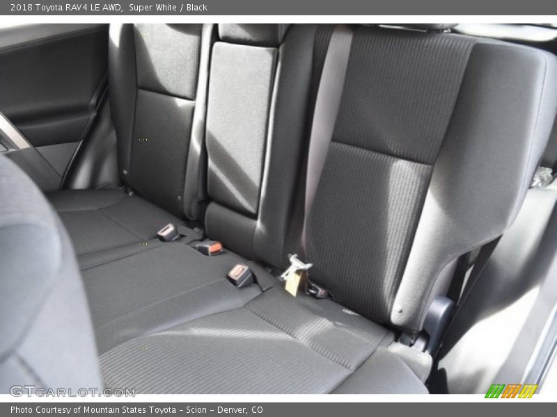 Super White / Black 2018 Toyota RAV4 LE AWD