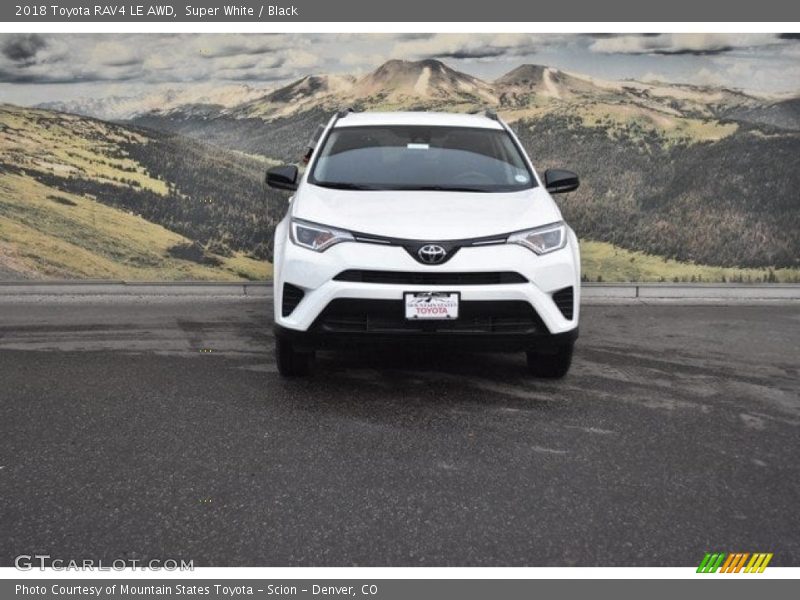 Super White / Black 2018 Toyota RAV4 LE AWD