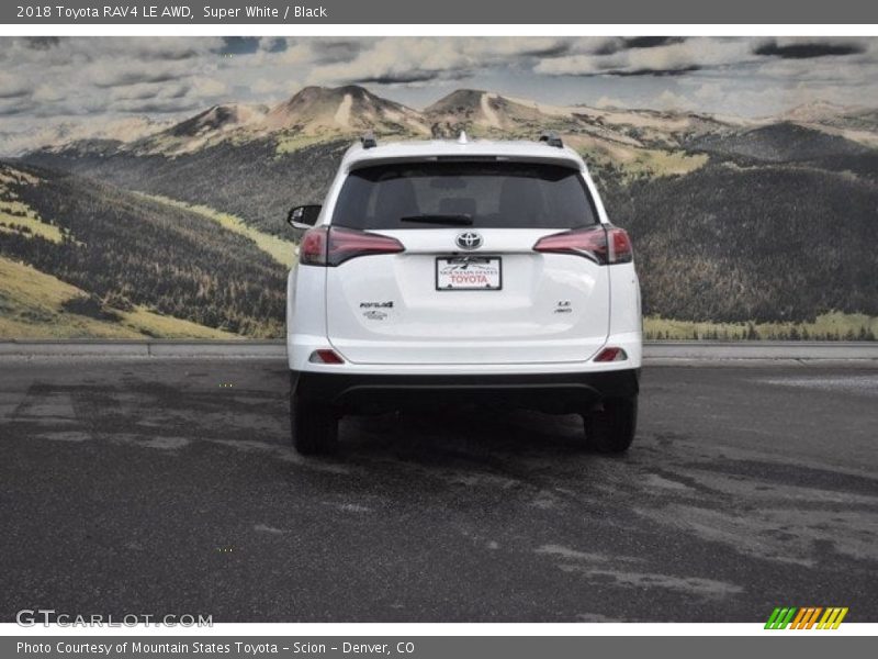 Super White / Black 2018 Toyota RAV4 LE AWD