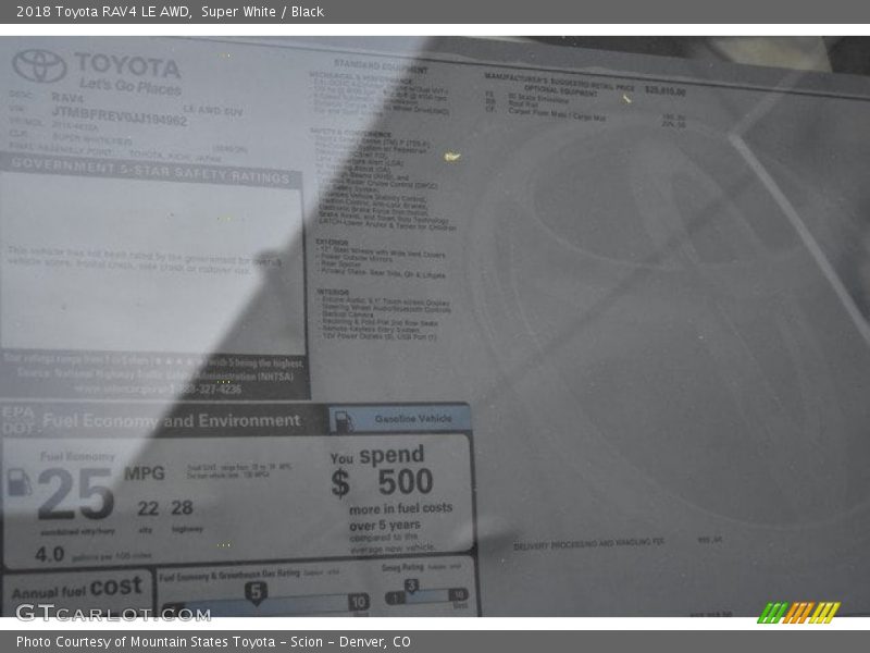Super White / Black 2018 Toyota RAV4 LE AWD