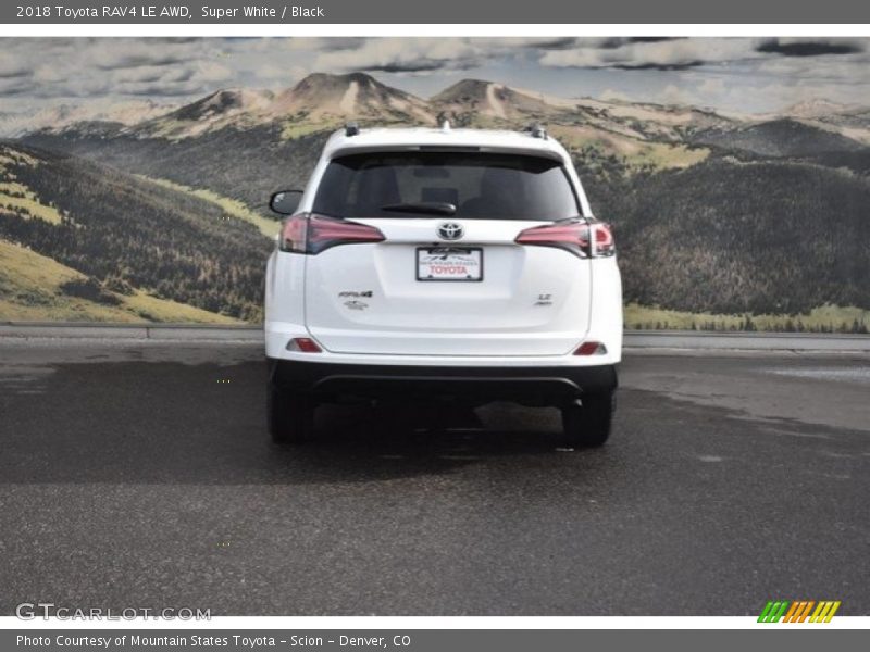 Super White / Black 2018 Toyota RAV4 LE AWD