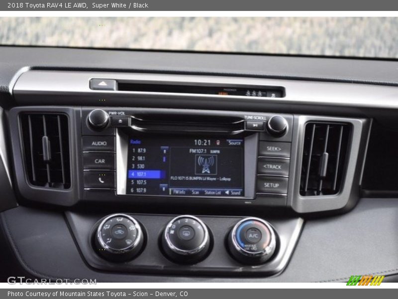 Super White / Black 2018 Toyota RAV4 LE AWD