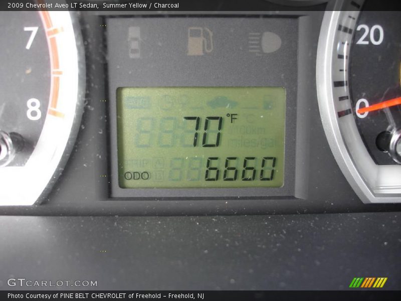 Summer Yellow / Charcoal 2009 Chevrolet Aveo LT Sedan