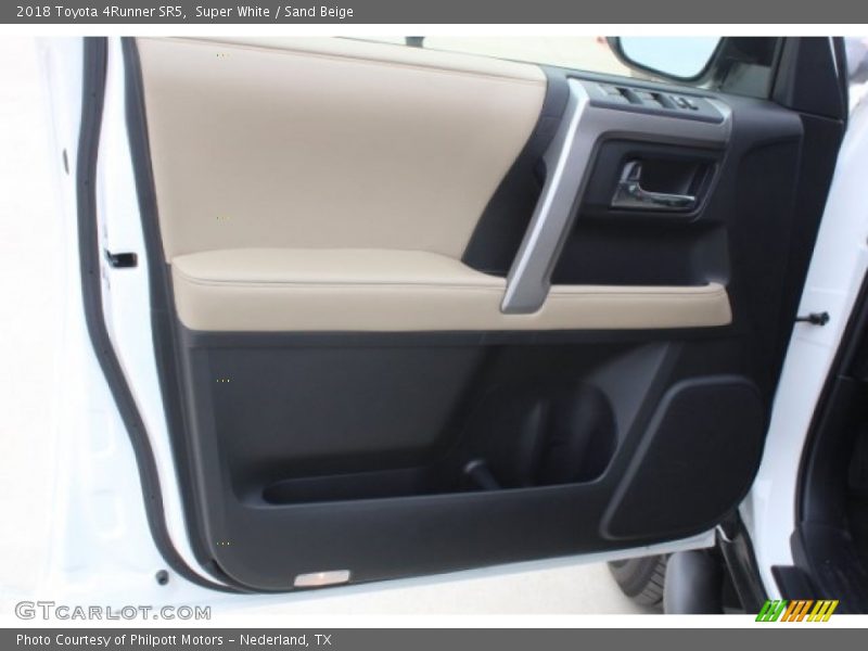 Super White / Sand Beige 2018 Toyota 4Runner SR5