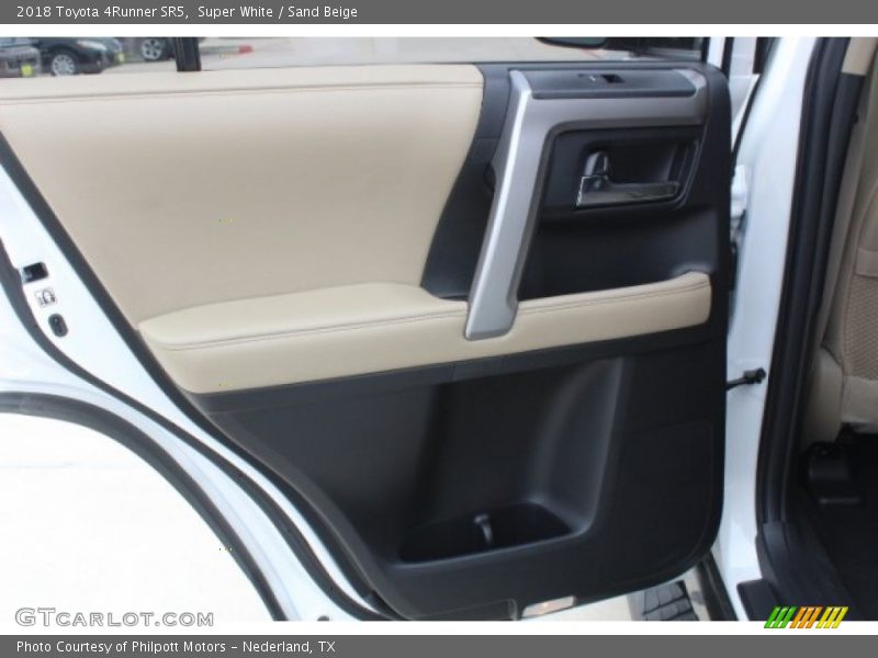 Super White / Sand Beige 2018 Toyota 4Runner SR5