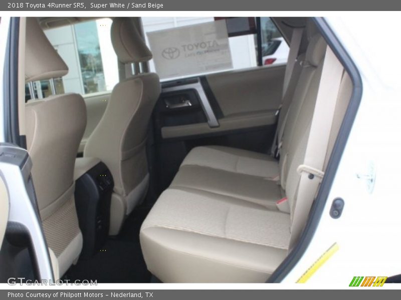 Super White / Sand Beige 2018 Toyota 4Runner SR5