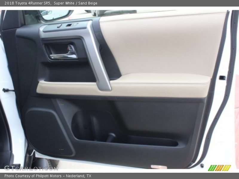 Super White / Sand Beige 2018 Toyota 4Runner SR5
