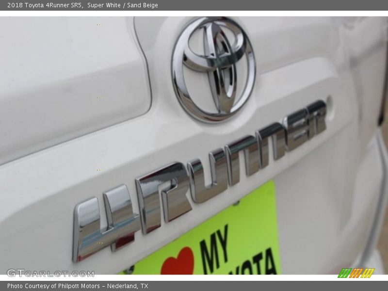 Super White / Sand Beige 2018 Toyota 4Runner SR5