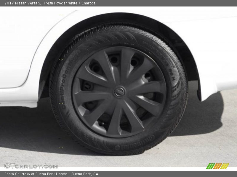 Fresh Powder White / Charcoal 2017 Nissan Versa S