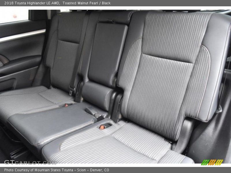 Toasted Walnut Pearl / Black 2018 Toyota Highlander LE AWD