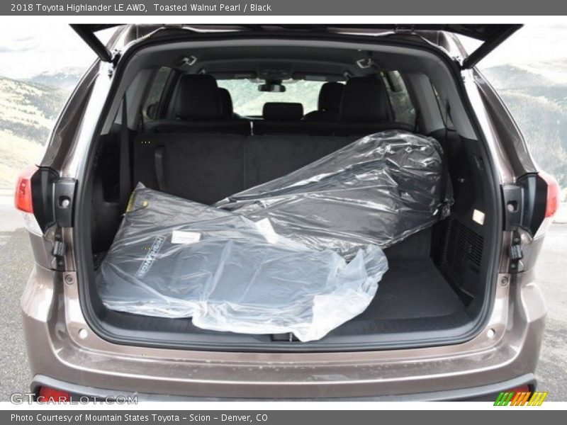 Toasted Walnut Pearl / Black 2018 Toyota Highlander LE AWD