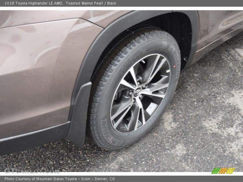 Toasted Walnut Pearl / Black 2018 Toyota Highlander LE AWD
