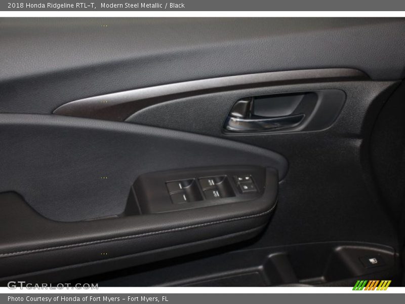Modern Steel Metallic / Black 2018 Honda Ridgeline RTL-T