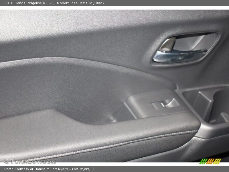 Modern Steel Metallic / Black 2018 Honda Ridgeline RTL-T