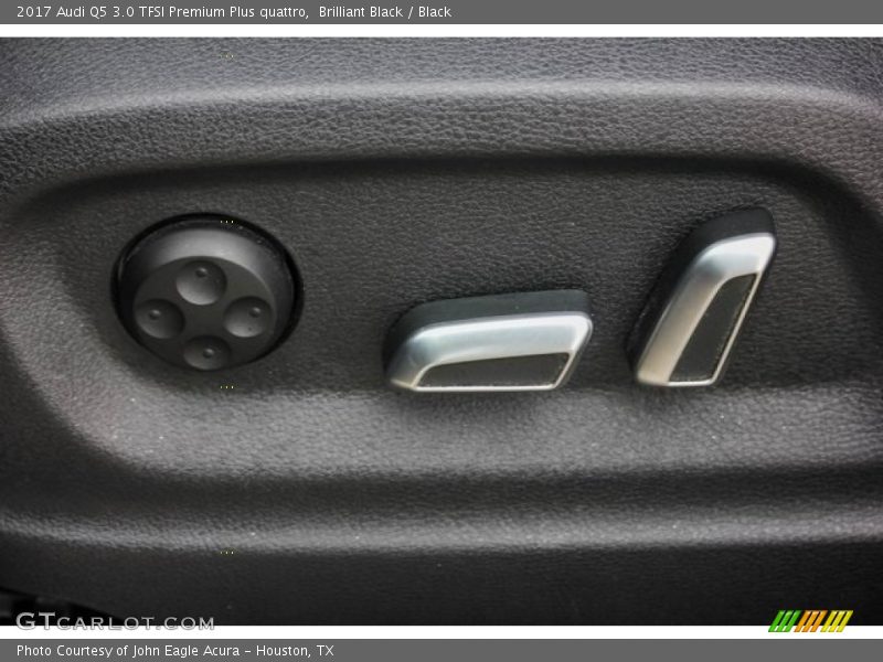 Controls of 2017 Q5 3.0 TFSI Premium Plus quattro