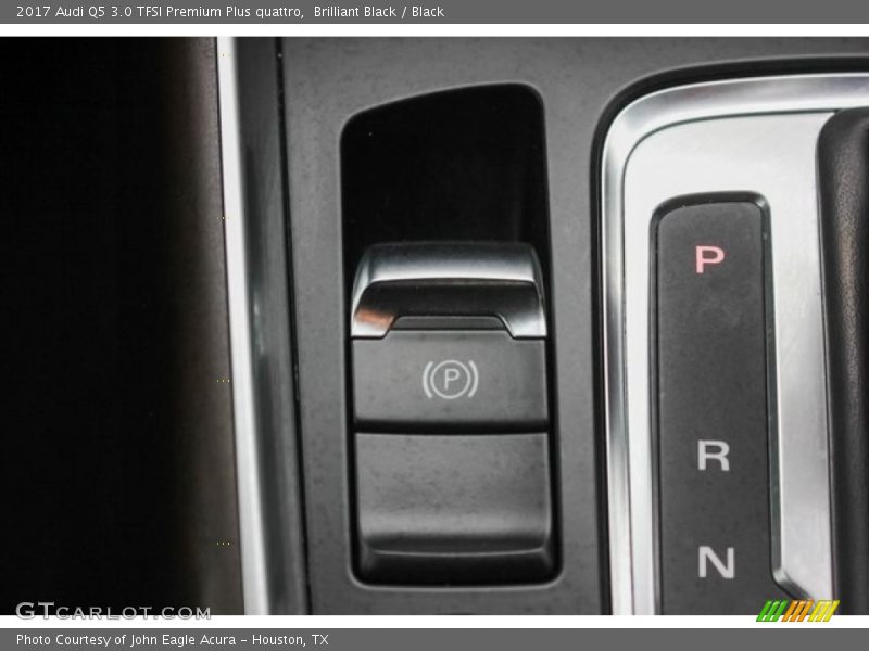 Controls of 2017 Q5 3.0 TFSI Premium Plus quattro