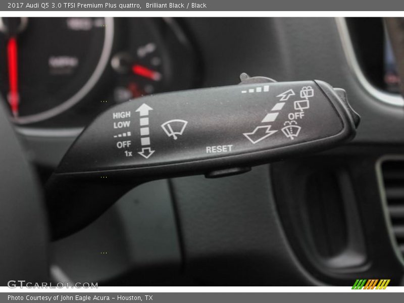 Controls of 2017 Q5 3.0 TFSI Premium Plus quattro