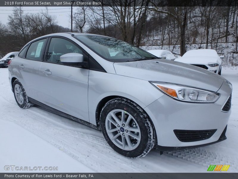 Ingot Silver / Charcoal Black 2018 Ford Focus SE Sedan