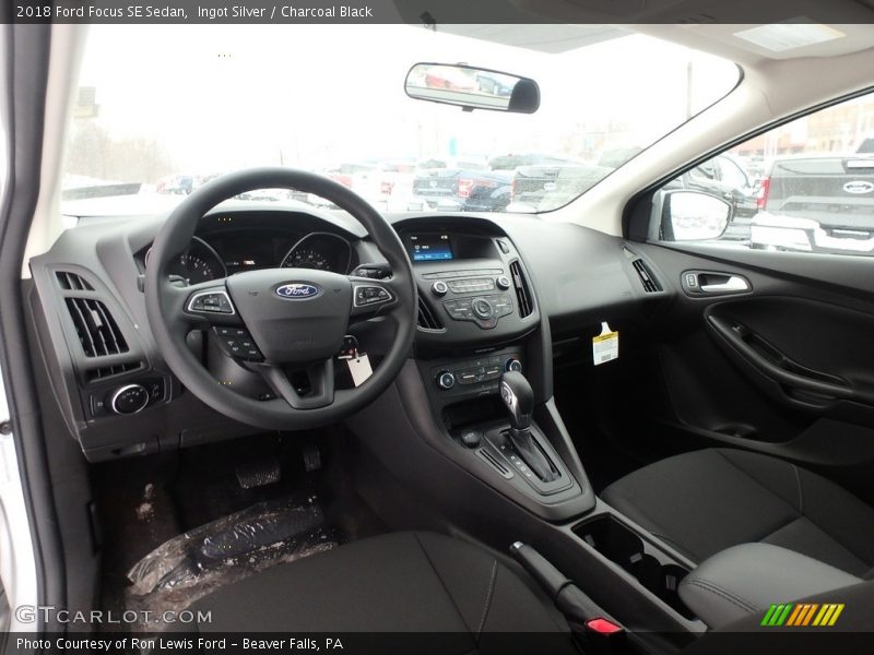 Ingot Silver / Charcoal Black 2018 Ford Focus SE Sedan