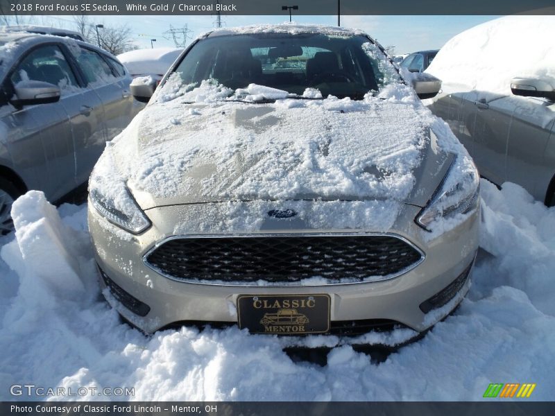 White Gold / Charcoal Black 2018 Ford Focus SE Sedan