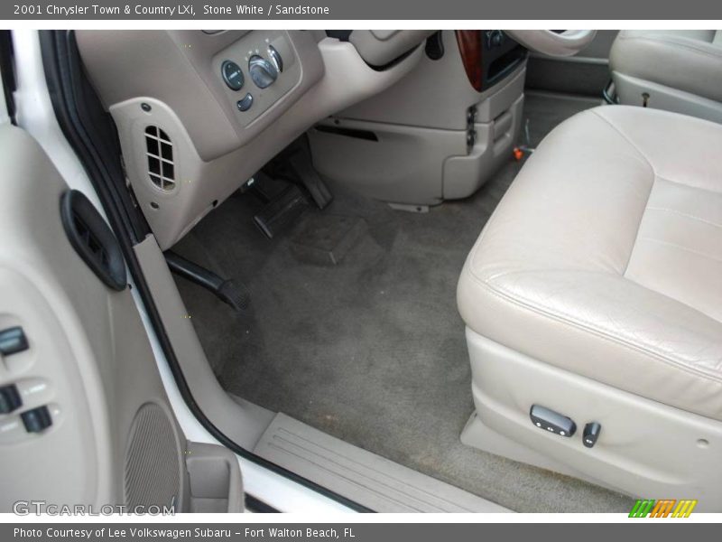 Stone White / Sandstone 2001 Chrysler Town & Country LXi